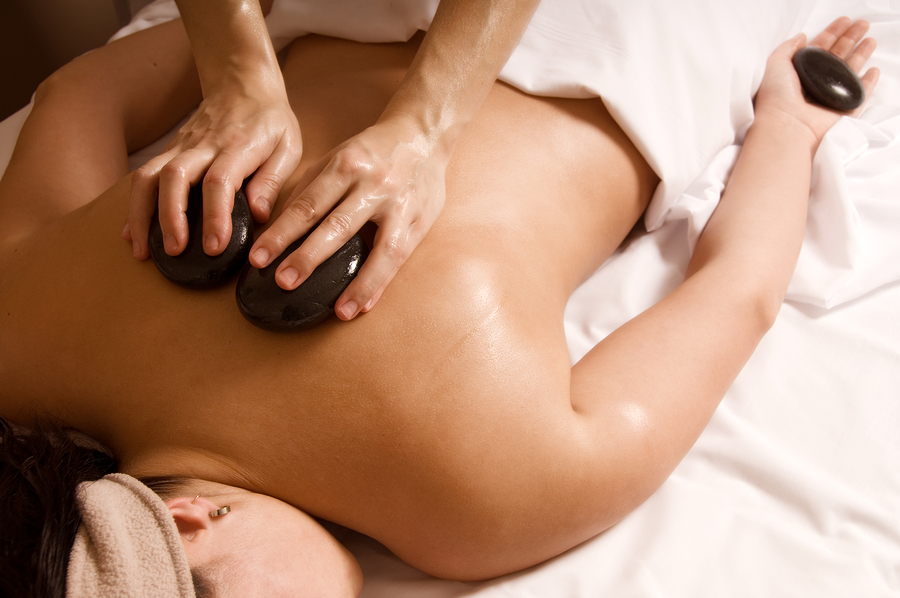 What Are the Health and wellness Conveniences of a Hot Stone Massage?